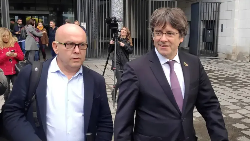 El abogado Gonzalo Boye y Carles Puigdemont.