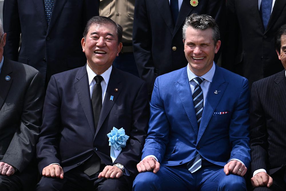 El primer ministro de Jap&oacute;n, Shigeru Ishiba), y el secretario de Defensa de Estados Unidos, Pete Hegseth.