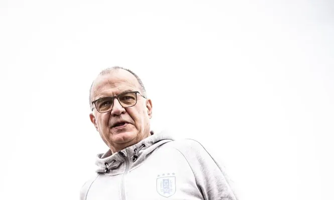 Marcelo Bielsa en el Complejo de la AUF