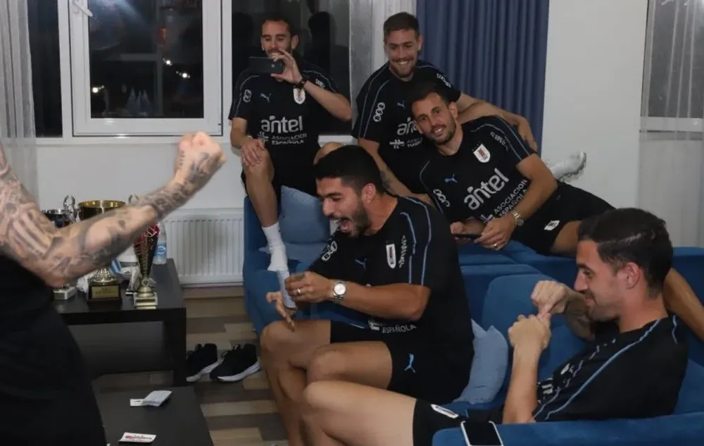 El momento del festejo, el grito de Suárez y el puño cerrado de Giménez