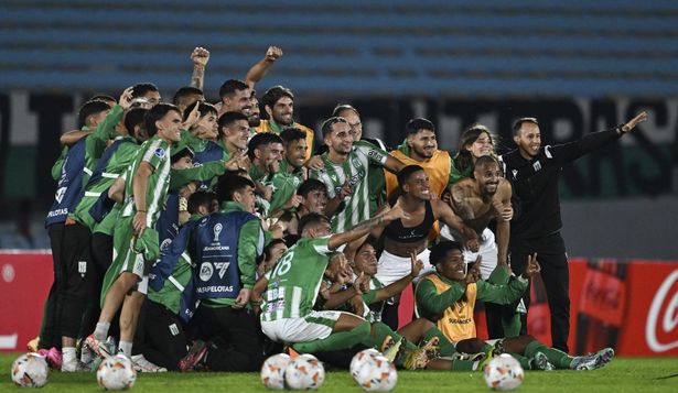 Racing festeja en la Copa Sudamericana