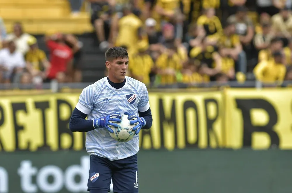 Sergio Rochet se lesionó ante Bragantino