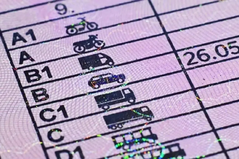 Un total de 415 autoescuelas han recibido ya la autorización de Tráfico para poder impartir cursos de recuperación de puntos del carnet.