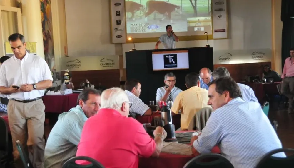 El remate se desarrolla en el Hipódromo Nacional de Maroñas