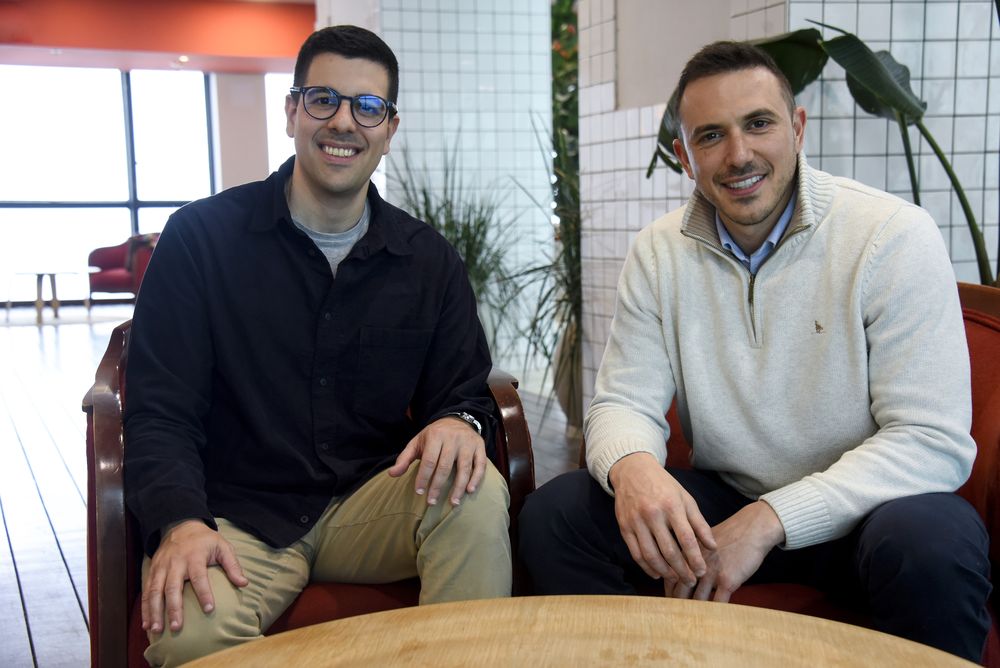 Guillermo Rodriguez, CEO de Crowder, Gonzalo Mesorio, Director de MiFinanzas