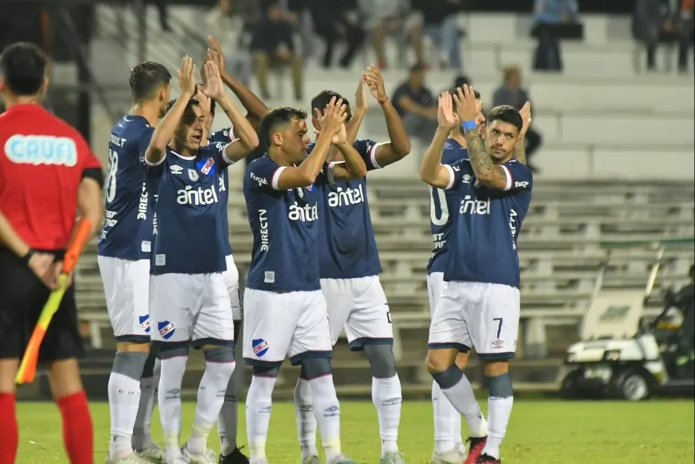 Nacional a cinco puntos de Peñarol