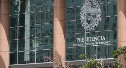 ¿que funcionarios que son familiares no pueden trabajar juntos?