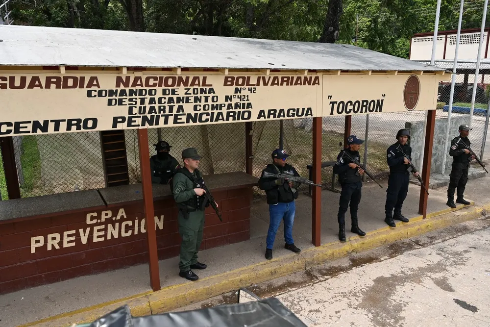Los militares ocupan la cárcel de Aragua, donde se formó el grupo criminal.