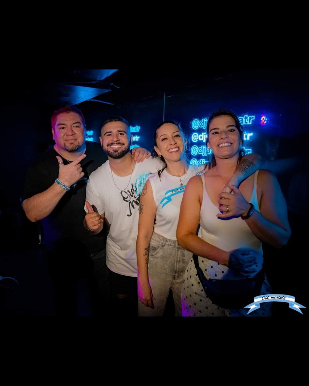 Amigos, socios y parejas, con esa sinergia funciona Oíd Mortales, el lugar de la fiesta argentina en España.