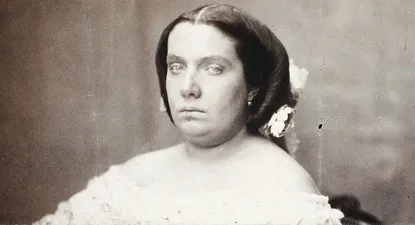 Isabel II fue proclamada reina con sólo 3 años de edad, tras el fallecimiento de su padre, Fernando VII