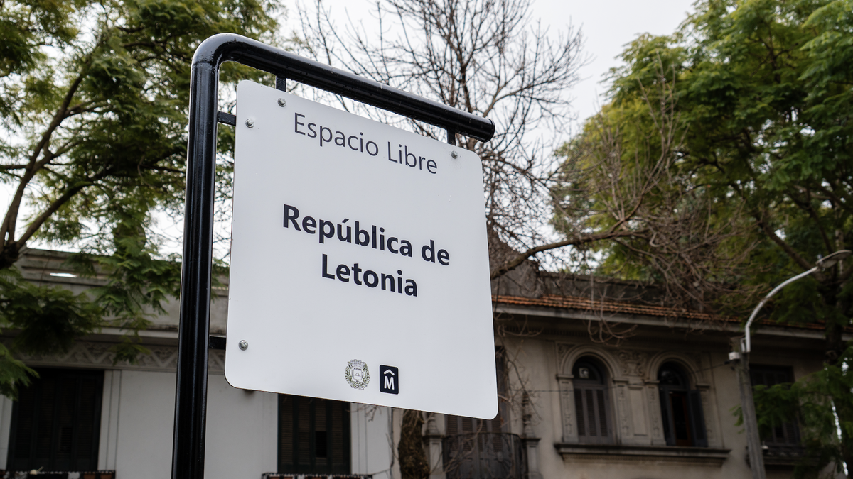 "Es decirle no al vandalismo": reinauguraron la Plazoleta Letonia en Punta Carretas