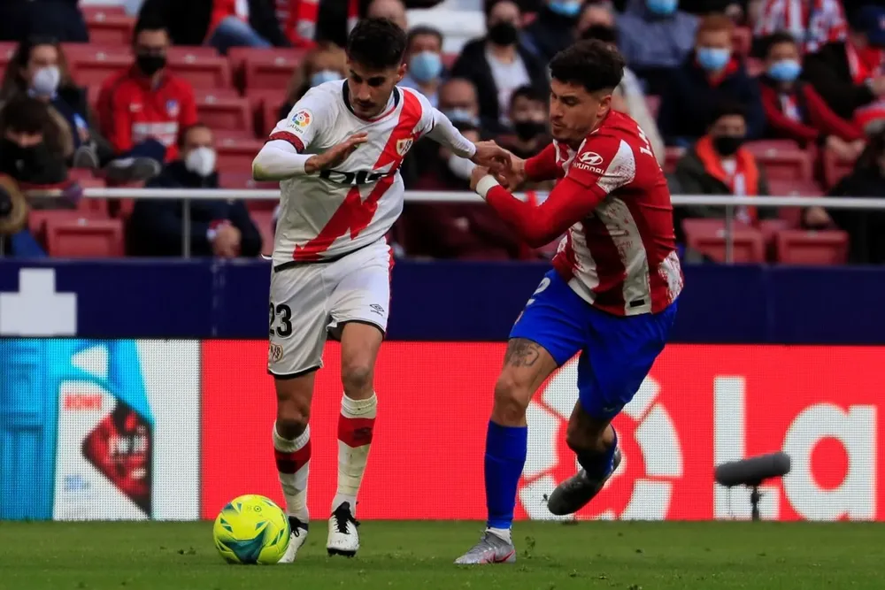 José María Giménez volvió este domingo tras más de un mes sin jugar por lesión, pero vio la quinta amarilla y no estará el fin de semana que viene frente a Villarreal