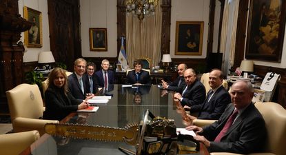 El Gobierno prepara una estrategia doble por los vetos: judicialización y negociación del Presupuesto 2026