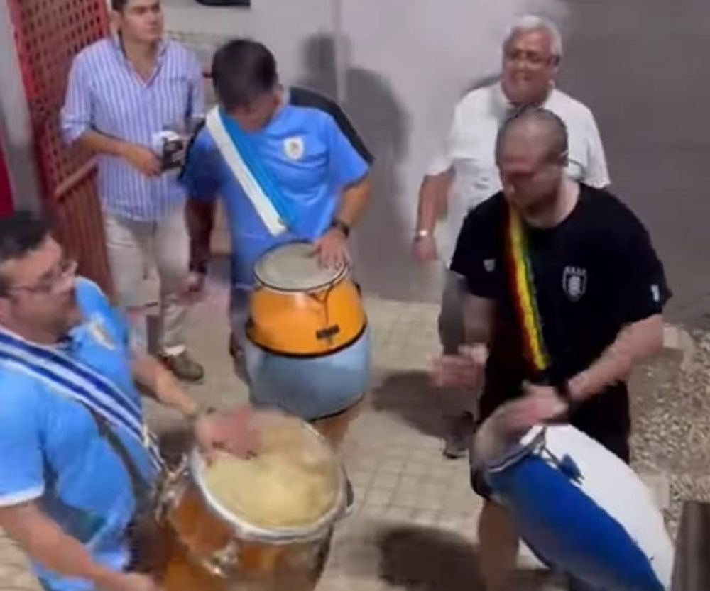 Diego Ruso Pérez festejó con tambor el título de la selección de Uruguay sub 20 en LAlcudia