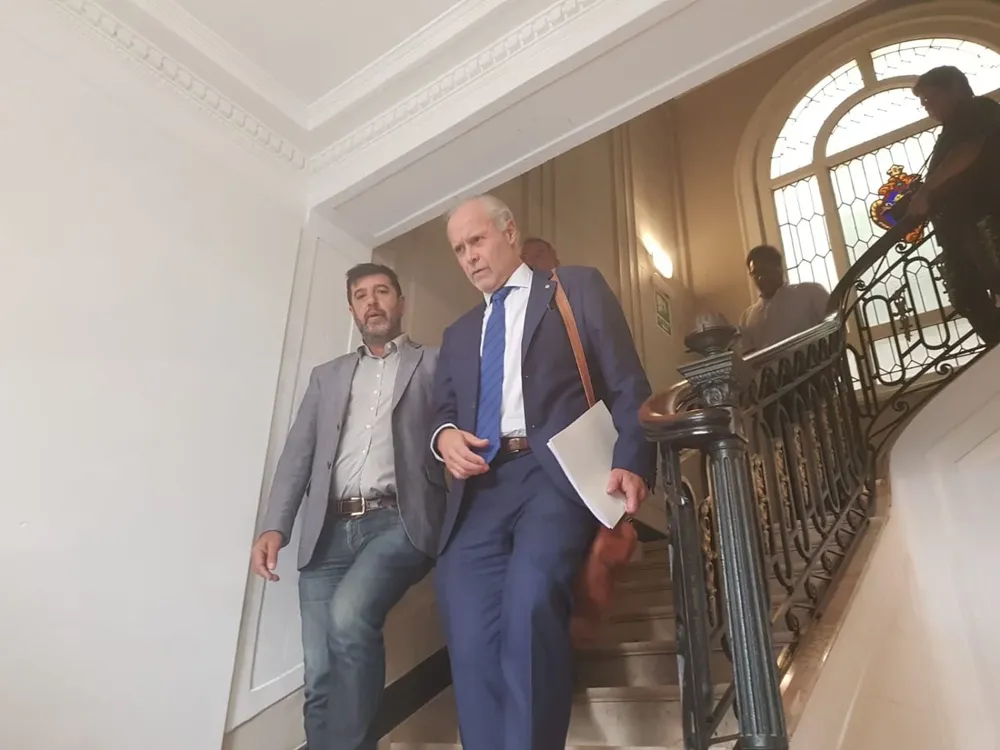 Fernando Pereira y Pablo Iturralde se retiran tras la reunión que mantuvieron en la Huella de Seregni