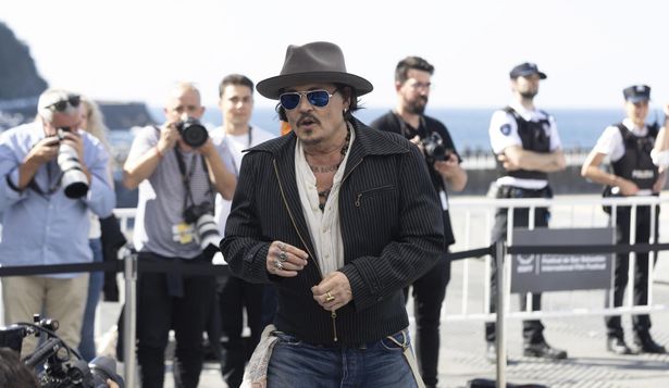 Johnny Depp posa tras presentar su película Modi, three days on the wing of madness en la 72 edición del Festival de Cine de San Sebastián. EFE