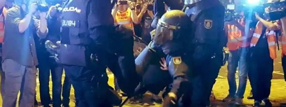 Agentes de la Policía nacional heridos durante las protestas del `Tsunami democràtic´