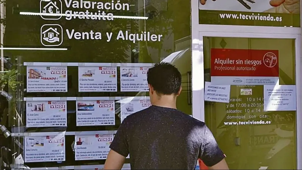 El Gobierno lleva al Consejo de Ministros los avales a la compra de vivienda.