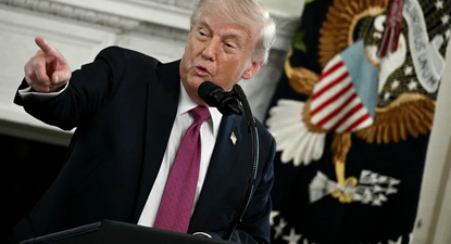 Trump pone en pausa la operación para guiar a buques mercantes a través del estrecho de Ormuz