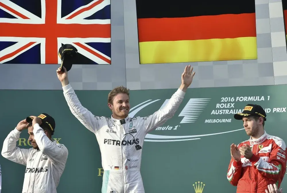Nico Rosberg festeja el triunfo en Australia