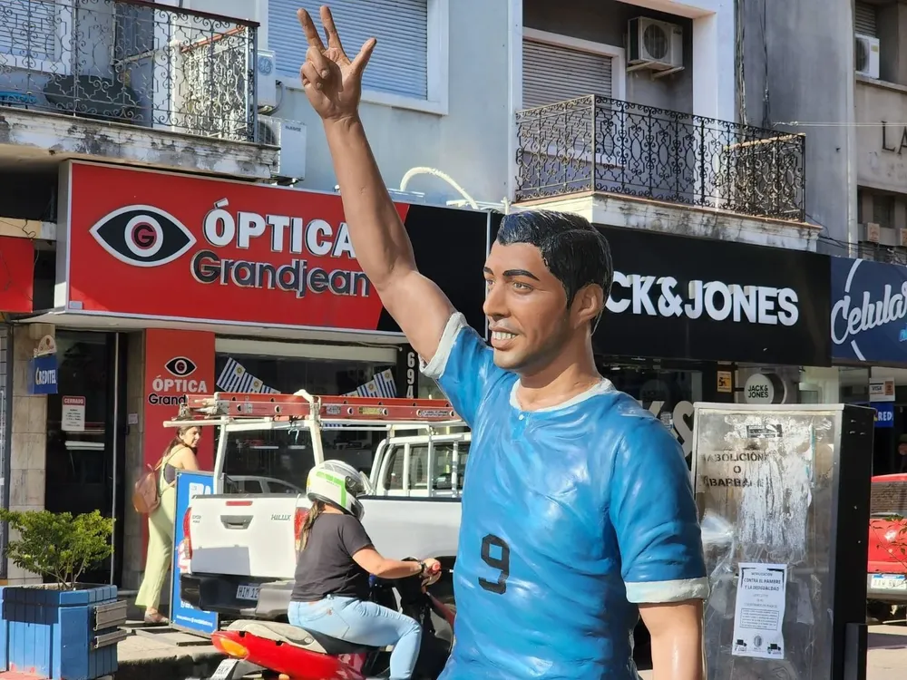 La estatua de Suárez reacondicionada