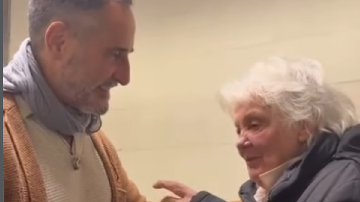 El abrazo entre Jorge Drexler y Lucía Topolansky l