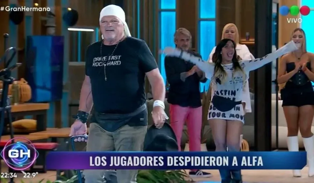 Alfa yendose de GH y Catalina festejando de fondo