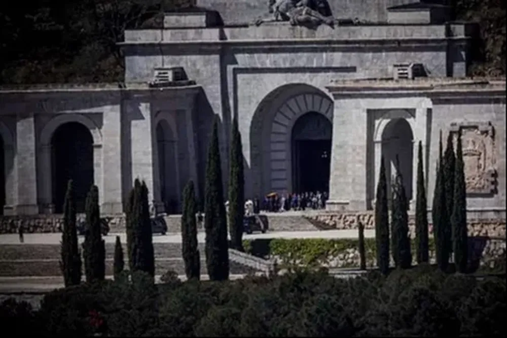 Imagen de la basílica del Valle de Cuelgamuros durante la exhumación de Primo de Rivera, el pasado marzo