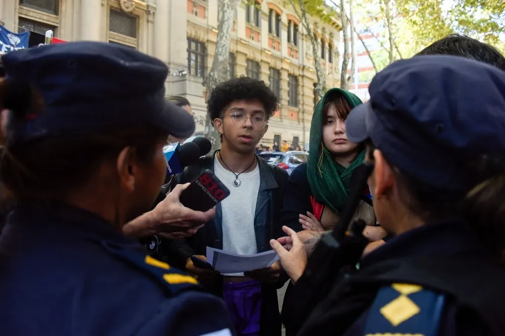 Gerónimo Sena recibió el acta de desalojo del Ministerio del Interior