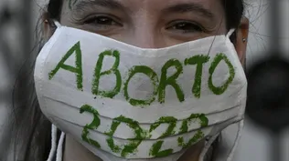 Aborto e impuesto a los ricos: el gobierno argentino compensa el ajuste fiscal con señales políticas a la militancia
