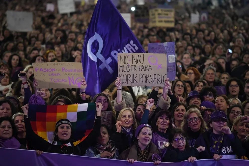 Miles de mujeres durante una manifestación convocada por la Comisión 8M, por el 8M, Día Internacional de la Mujer, a 8 de marzo de marzo de 2023, en Madrid