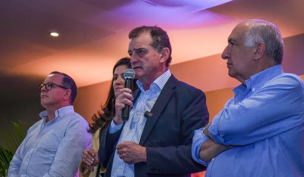 El senador y líder de Cabildo Abierto, Guido Manini Ríos, durante su discurso en el búnker