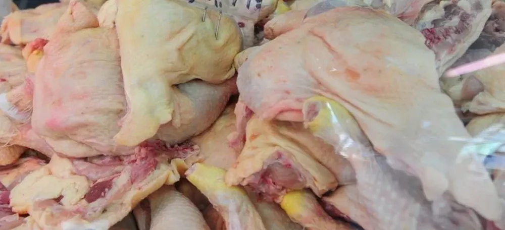 El precio del pollo se ha derrumbado, según industriales.