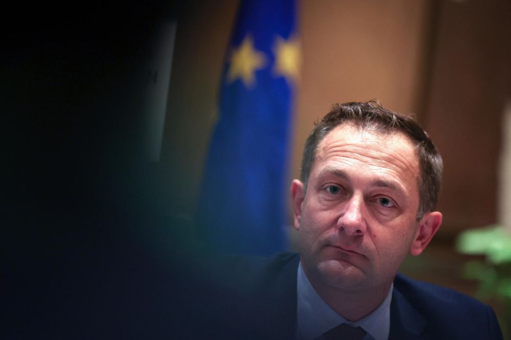 Unión Europea - Mercosur y un acuerdo pendiente. El comisario europeo de Agricultura y Alimentación, Christophe Hansen (foto), asistió esta semana al “EU Agri-Food Mission to São Paulo, Brazil”, en el hotel Grand Hyatt en São Paulo (Brasil). El foro reunió a representantes de la Unión Europea y a empresas del sector agroalimentario interesadas en fortalecer las alianzas y ampliar el comercio entre el bloque europeo y Brasil.