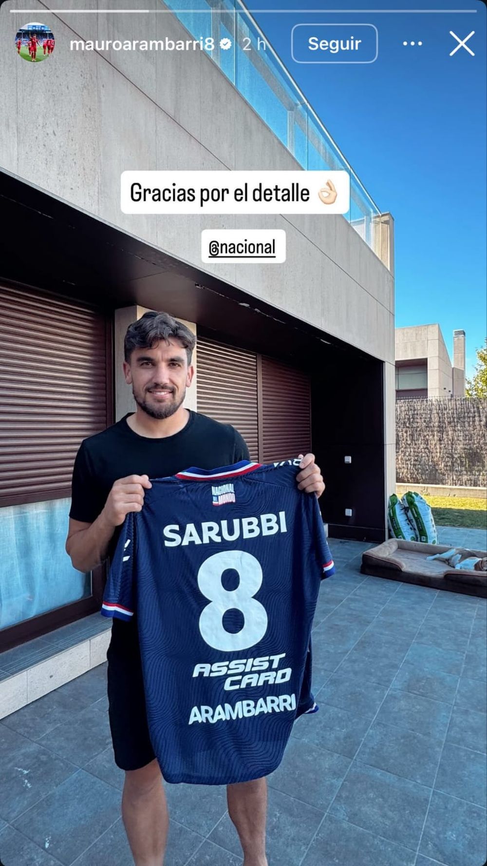 Mauro Arambarri con la camiseta del hincha de Nacional Mauro Arambarri con la camiseta del hincha de Nacional