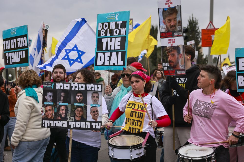 Protesta frente a la oficina de Netanyahu en Jerusalén para que no fracase el acuerdo para la liberación de rehenes