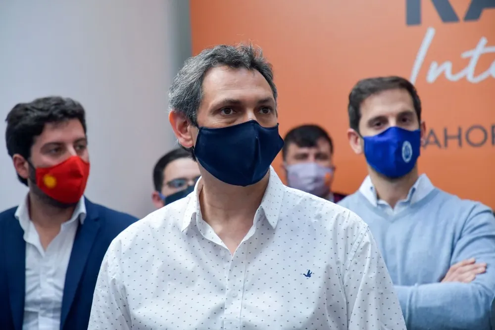 El dirigente contrajo la enfermedad luego de estar en contacto con un caso positivo, según anunció el 25 de febrero en su cuenta de Twitter