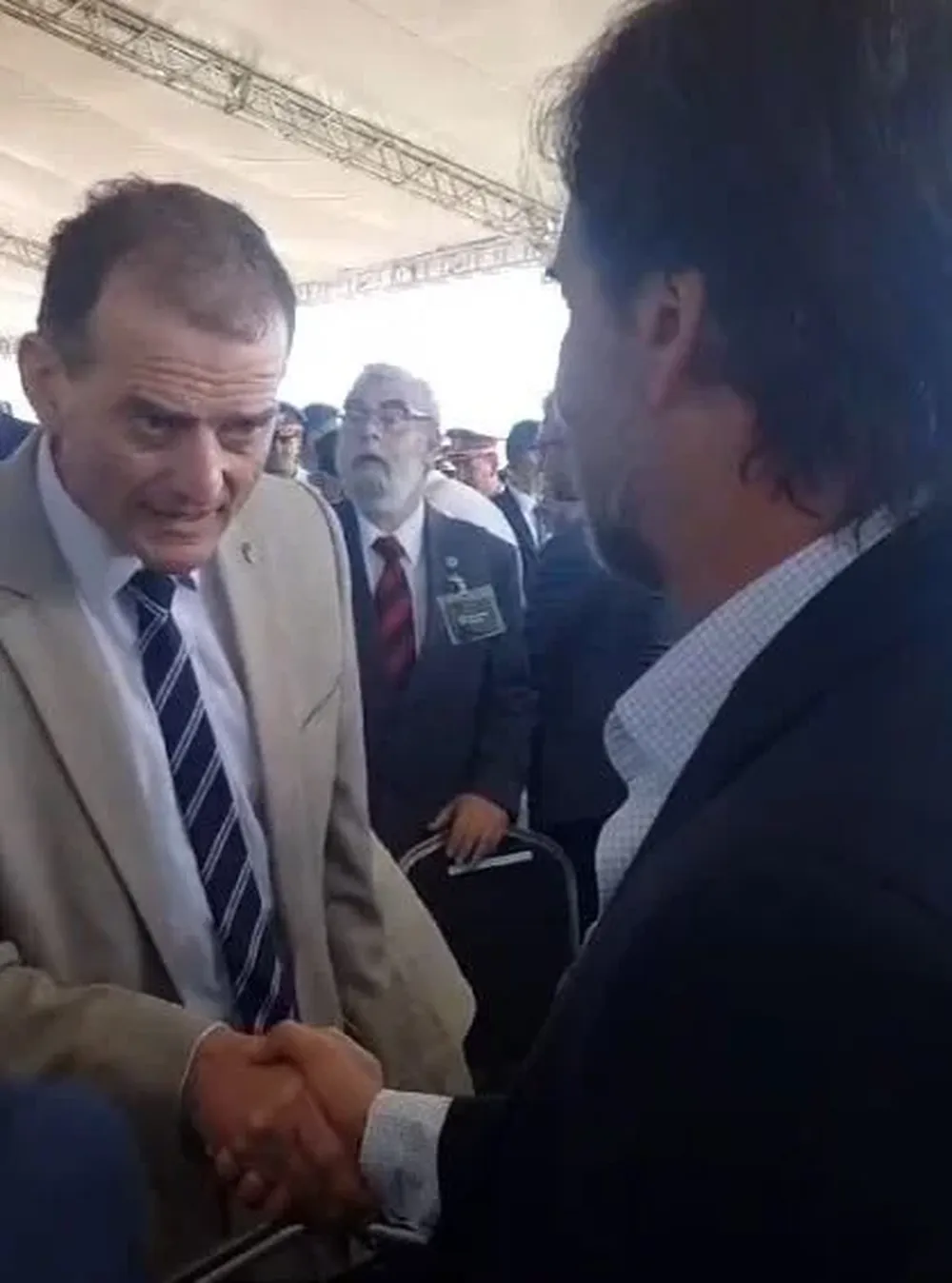 El momento en el que Lacalle Pou y Manini Ríos se saludan
