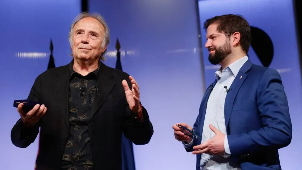 El presidente chileno rinde tributo a Serrat.