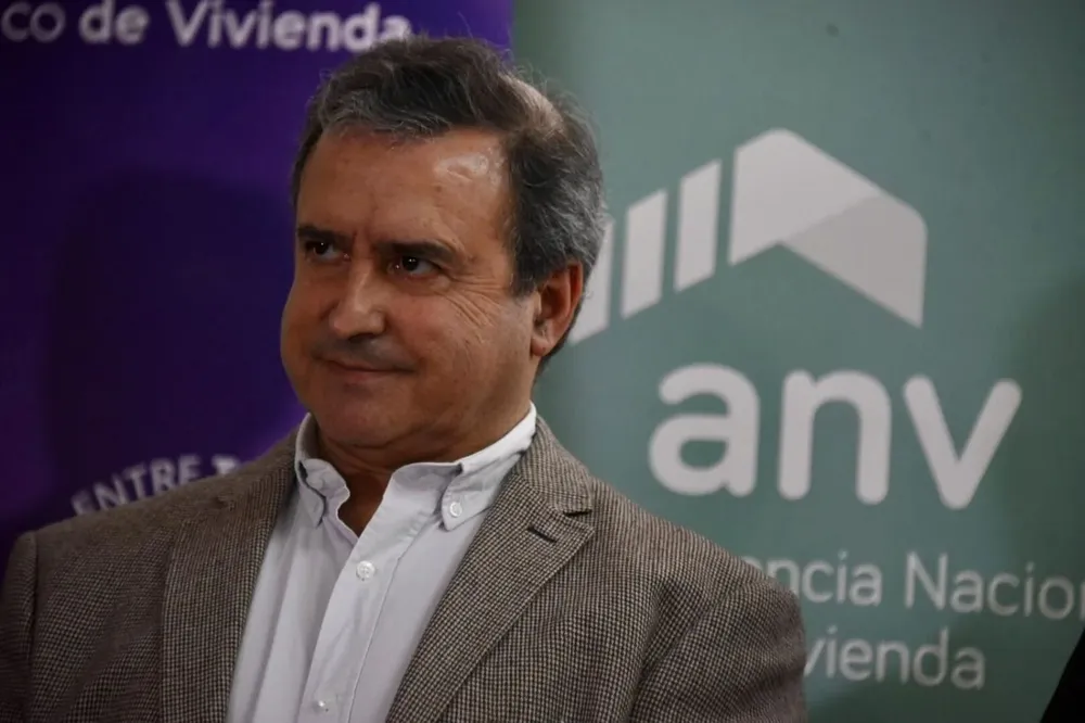 El ministro de Vivienda, Raúl Lozano, en la entrega de llaves este jueves