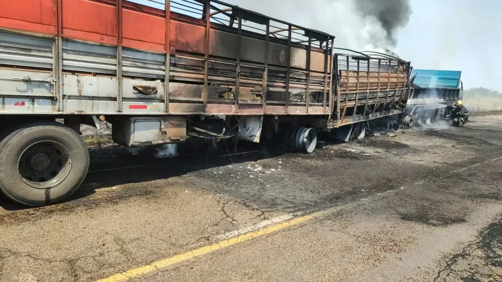 Imagen del accidente de los dos camiones.