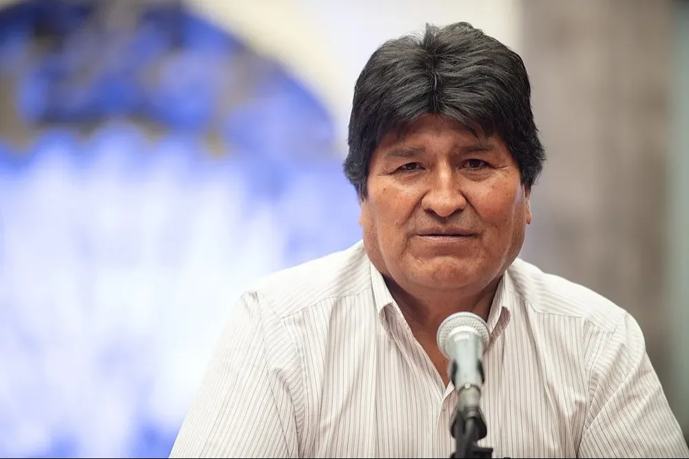 Evo Morales dijo que el fallo “es una complicidad con el Plan Negro que ejecuta el gobierno por órdenes del imperio y con la conspiración de la derecha boliviana”.