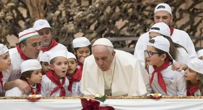 El papa insta a luchar contra la plaga del feminicidio