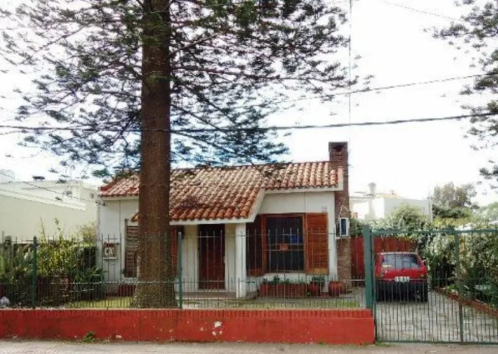 Frente de la propiedad que rematará el martillero Assad Hajjoul