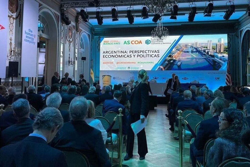 Los candidatos a presidente exponen ante el en el Consejo de los Américas