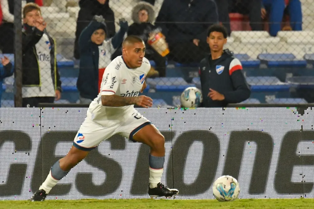 Nacional juega por el Intemedio