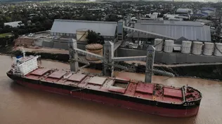 Mercado de granos: embarque de soja en San Lorenzo, al norte de Rosario, en Argentina.