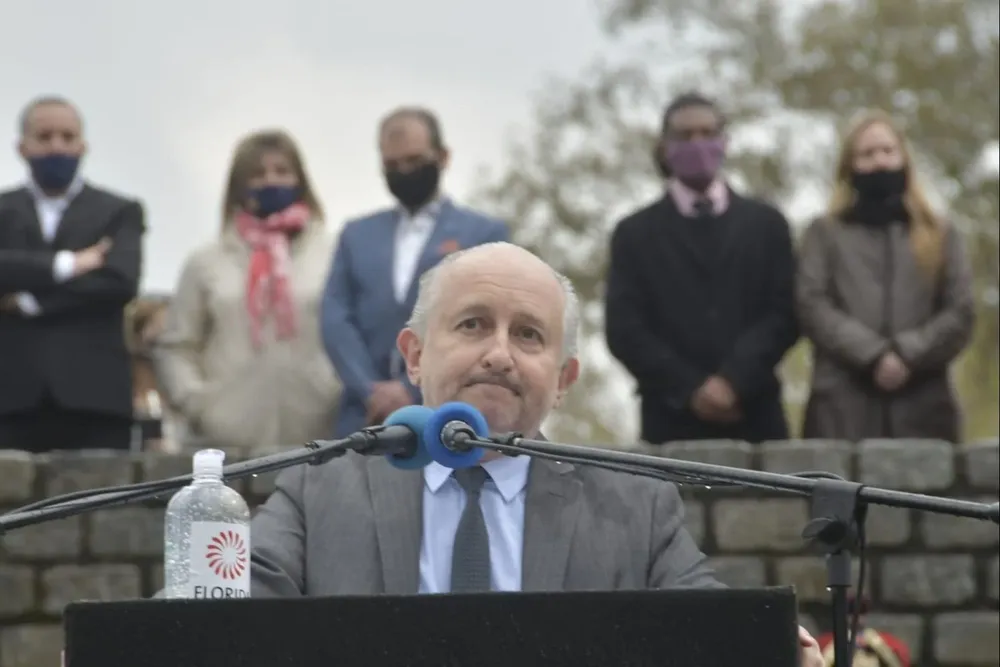 Da Silveira aseguró que la educación es la actividad que mueve más personas en el país