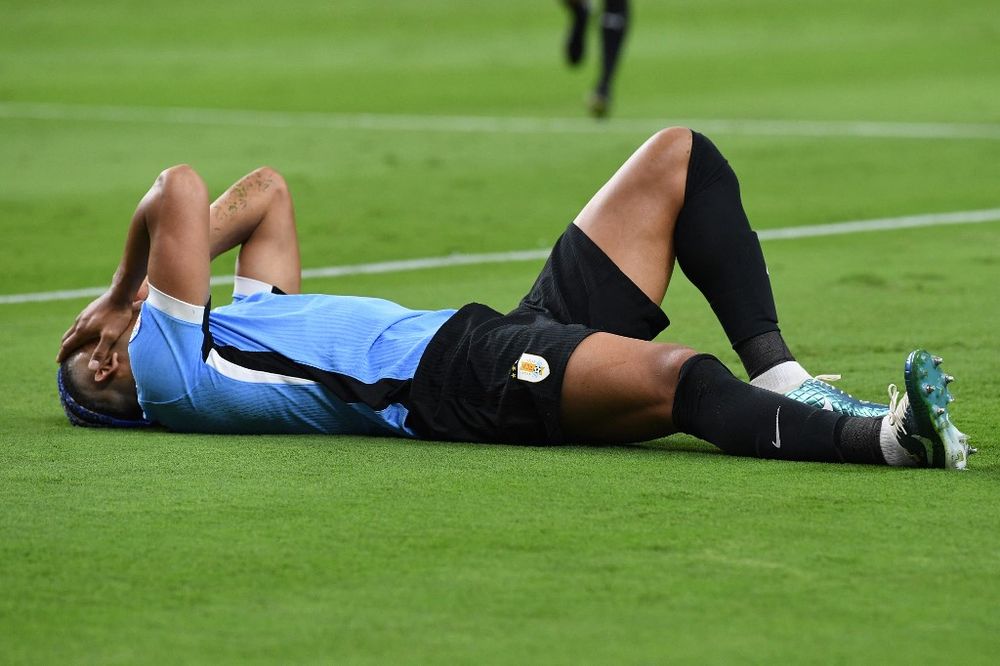 Ronald Araújo, de la selección de Uruguay, se lesionó ante Brasil en la Copa América 2024