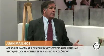 El asesor de la Cámara de Comercio y Servicios, Juan Mailhos, señaló que en ese sector también visualizan pérdidas de empleo. Sobre todo, de empleos que se deberían crear en los próximos meses y que no se crearán.En ese sentido, advirtió que es importante no ser tan exigente en la negociación salarial y en vez de buscar crecimiento del salario real perseguir el objetivo de mantener lo que se tiene.Por otra parte, Mailhos señaló que los empresarios nucleados en la cámara sienten que mantienen una diferencia en la percepción de la realidad con los sindicatos.